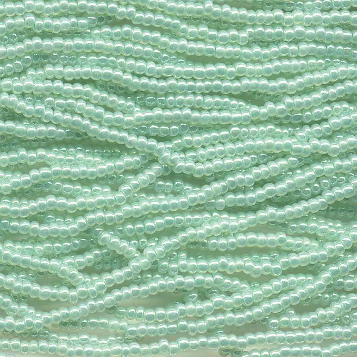 11/0 CZECH LT GREEN CYLN 12 STRING/HNK-APPX 17 GMS